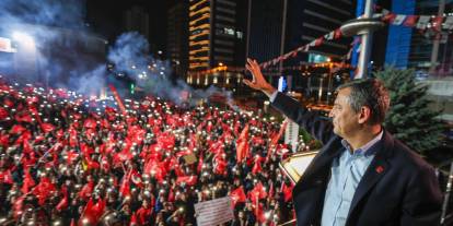 Özgür Özel’den yeni yıl mesajı: "Sönen ocağı yeniden yakan eller olacağız"