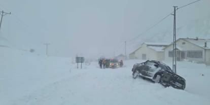 Artvin'de çığ felaketi! 3 çoban aranıyor!