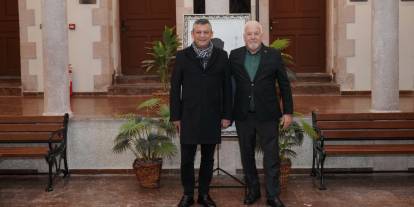 Özgür Özel’den Ayvalık çıkartması: Belediye çalışanları ile buluştu