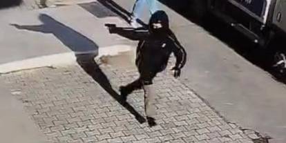 İstanbul'da 14 yaşındaki çocuktan markete silahlı saldırı!