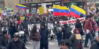 New York'ta Maduro'nun tutulduğu gözaltı merkezi önünde protesto