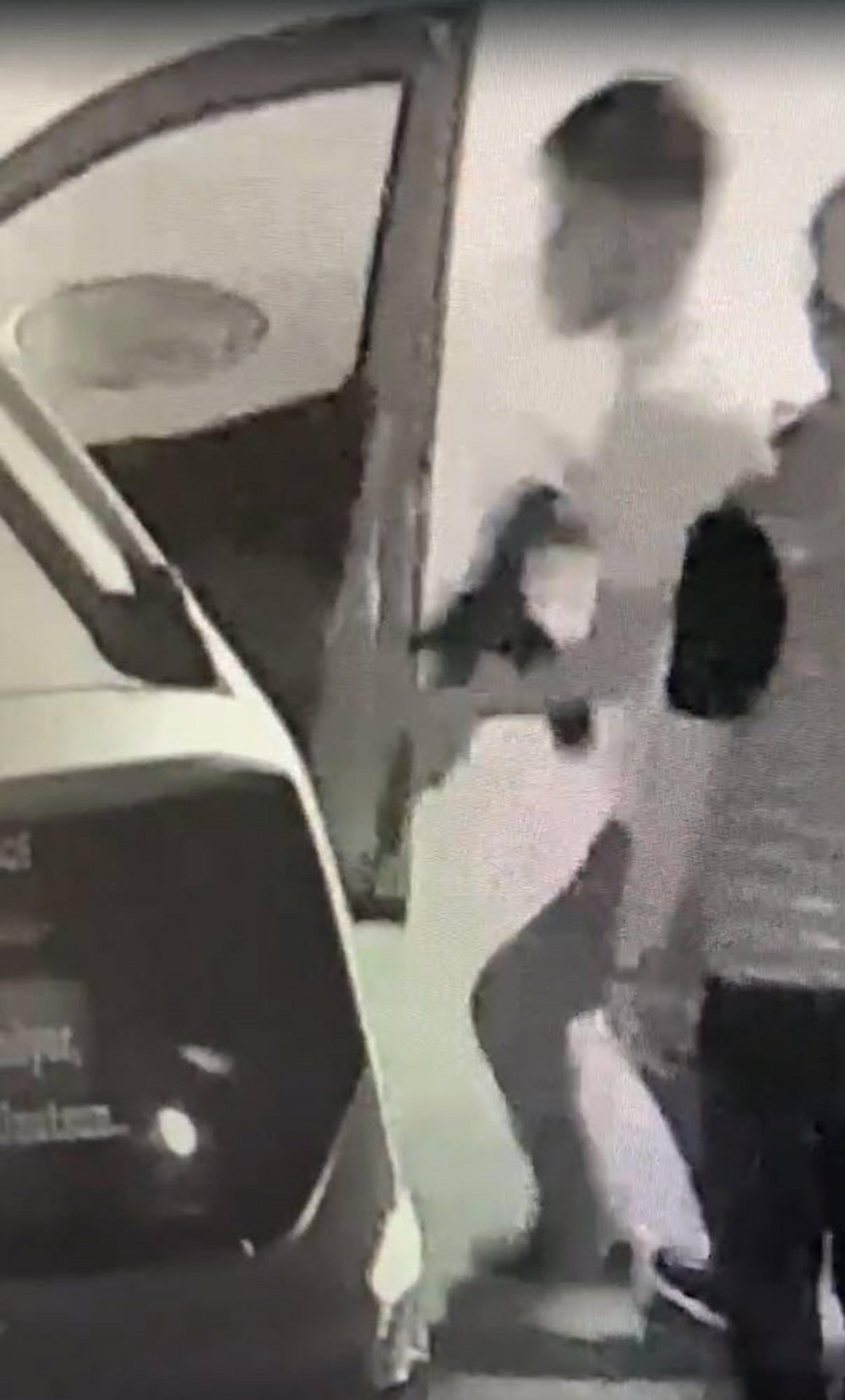 İzmir'de oyuncak kalaşnikof ile hırsızlık