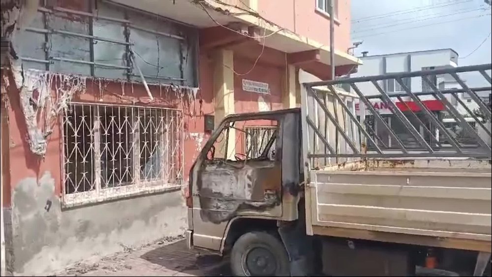 Adana'da belediye binasına kundaklama girişimi: Hizmete engel olmak isteyenleri kınıyoruz