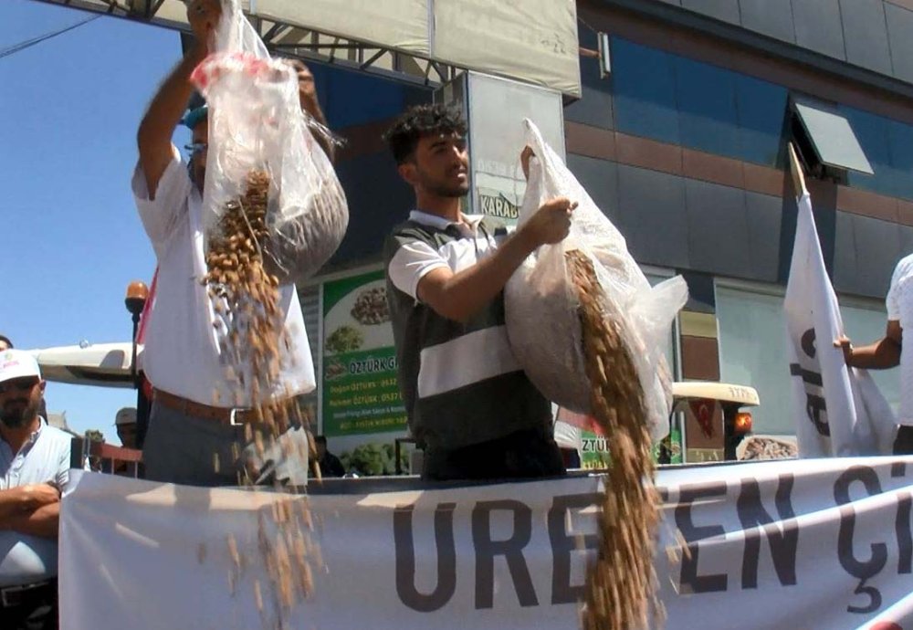 Gaziantep'te üreticilerden düşük fiyatlı fıstık eylemi