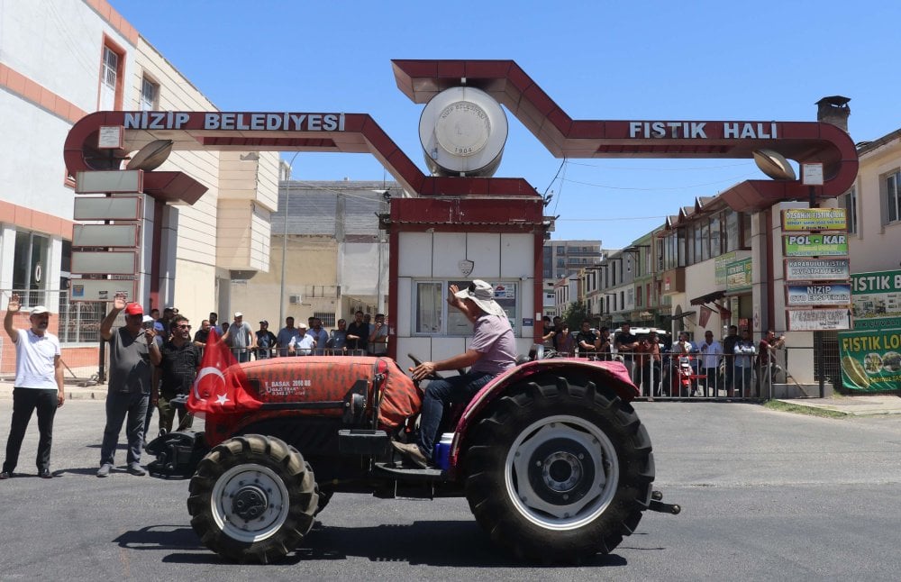 Gaziantep'te üreticilerden düşük fiyatlı fıstık eylemi