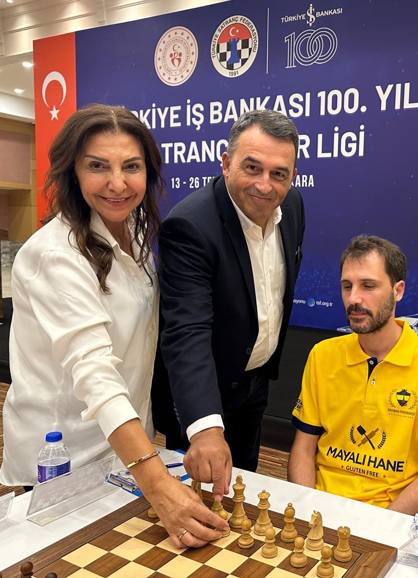 tsf-baskani-gulkiz-tulay-is-bankasi-genel-mudur-yardimcisi-suat-sozen.jpeg