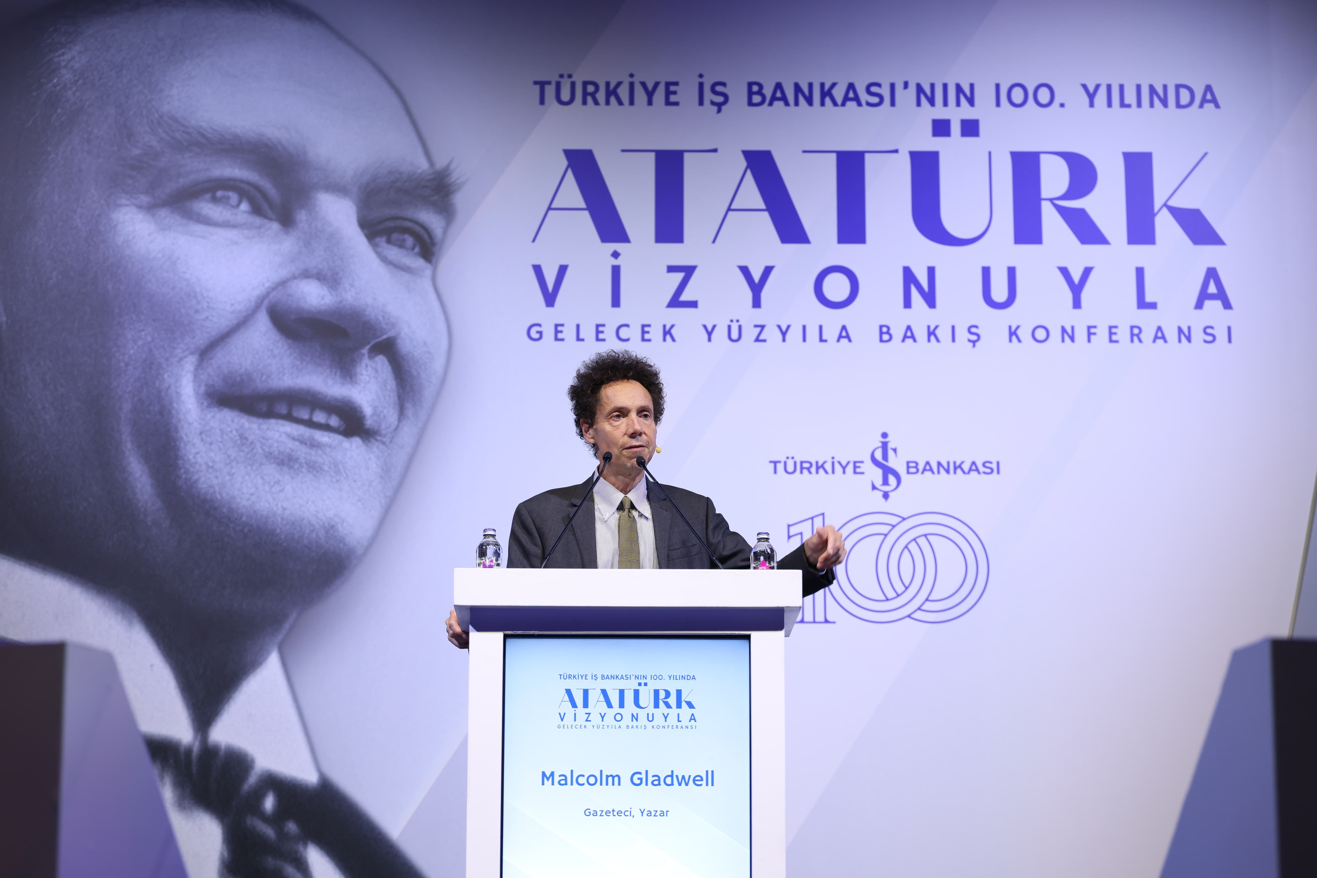 ataturk-konferansi-gazeteci-yazar-malcolm-gladwell.jpeg