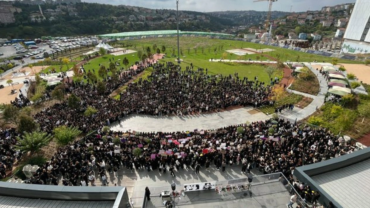 universite-ogrencileri-ayaklandi-yasamak-istiyoruz-adalet-istiyoruz-nvt4.webp