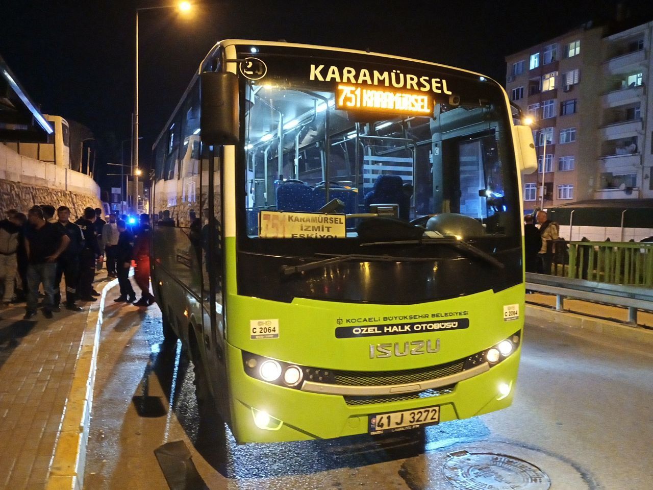 kocaelinde-halk-otobusunde-saldiri-yolcularin-gozu-onunde-boyle-oldurdu-17285082372142-2.jpg