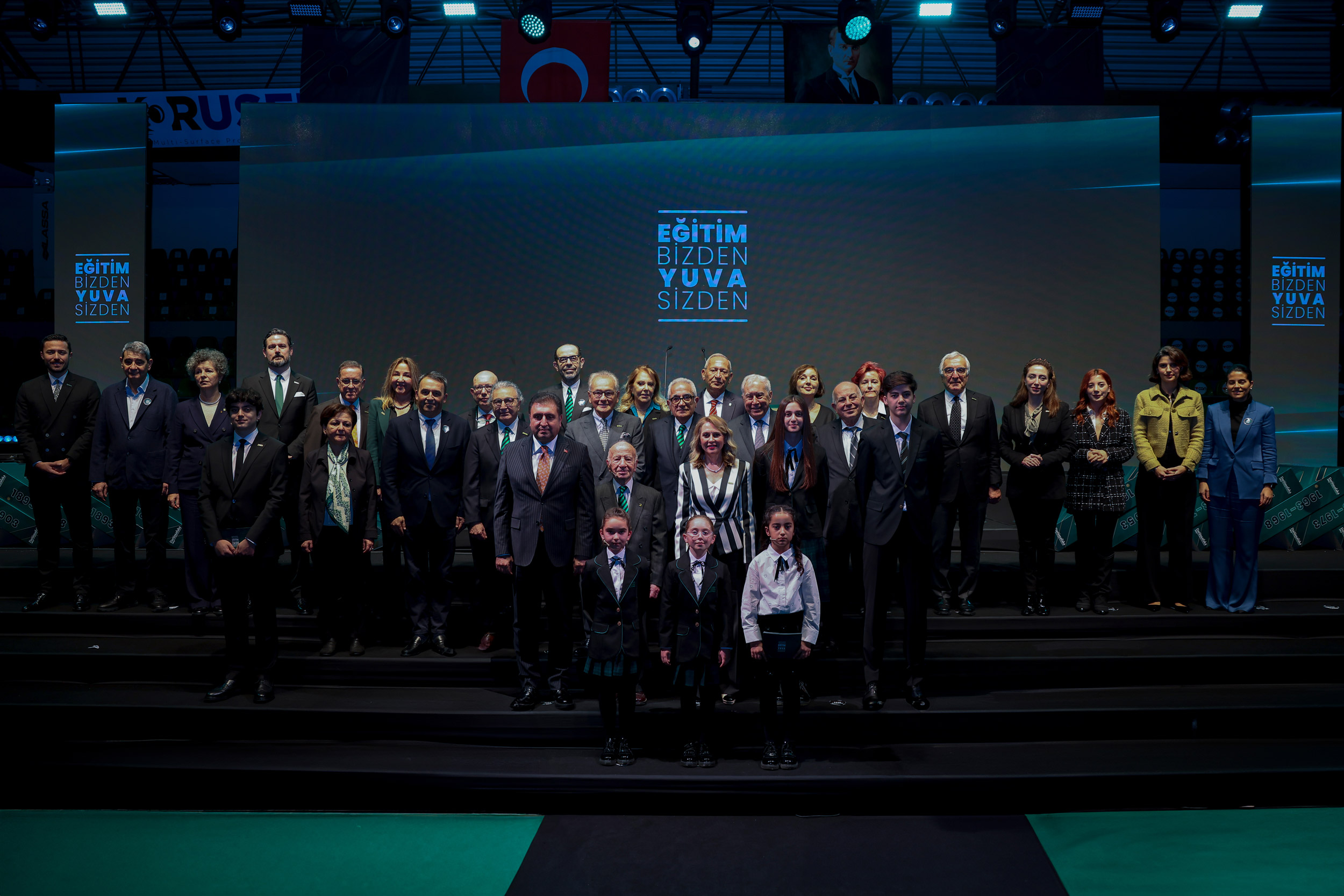 1733381007-aile-foto-raf.jpg