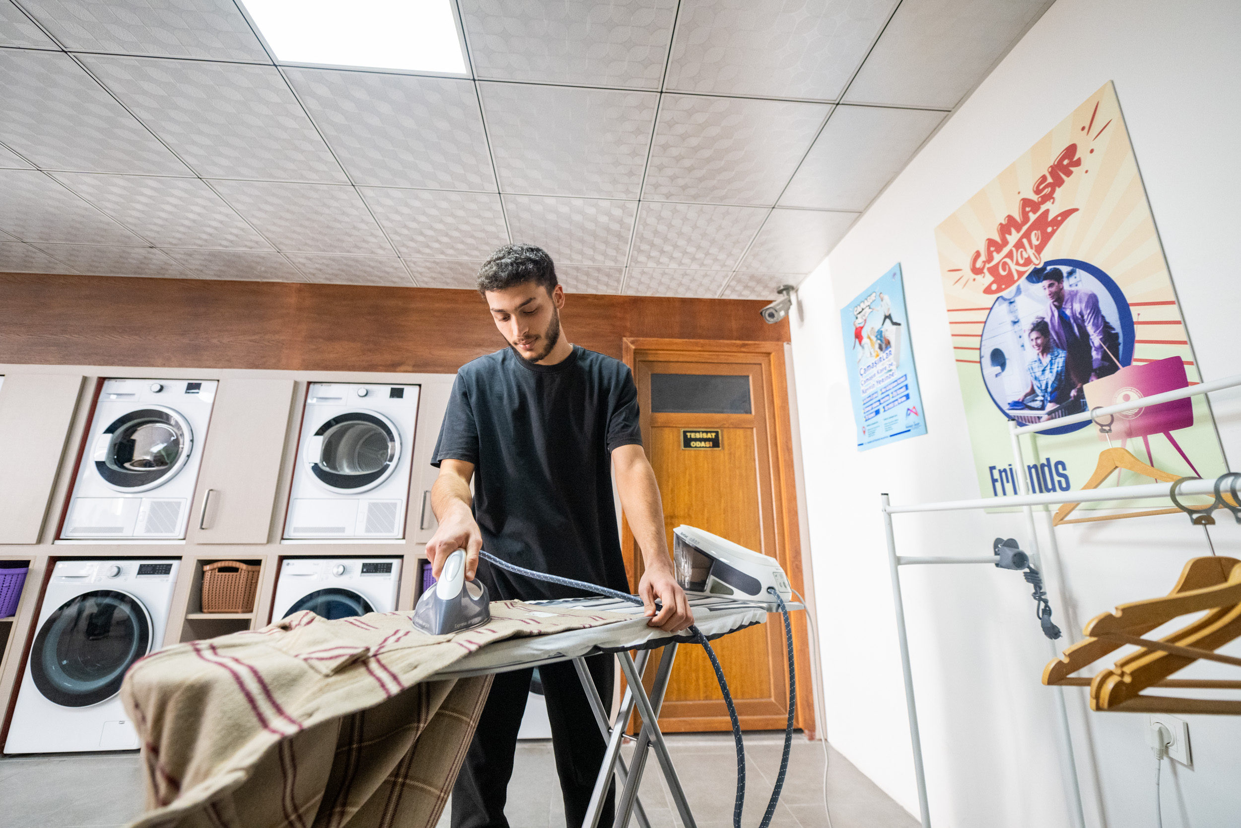 genclerin-camasir-yikama-problemi-camasir-kafe-ile-sorun-olmaktan-cikti-5.jpg