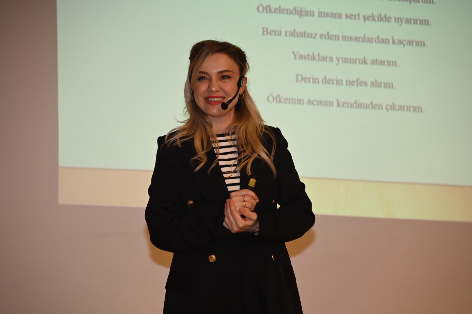 manisa-buyuksehir-personeline-ofke-kontrolu-egitimi-duzenledi-1.jpeg