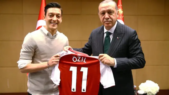 102647084-ozil-getty-jpg.webp