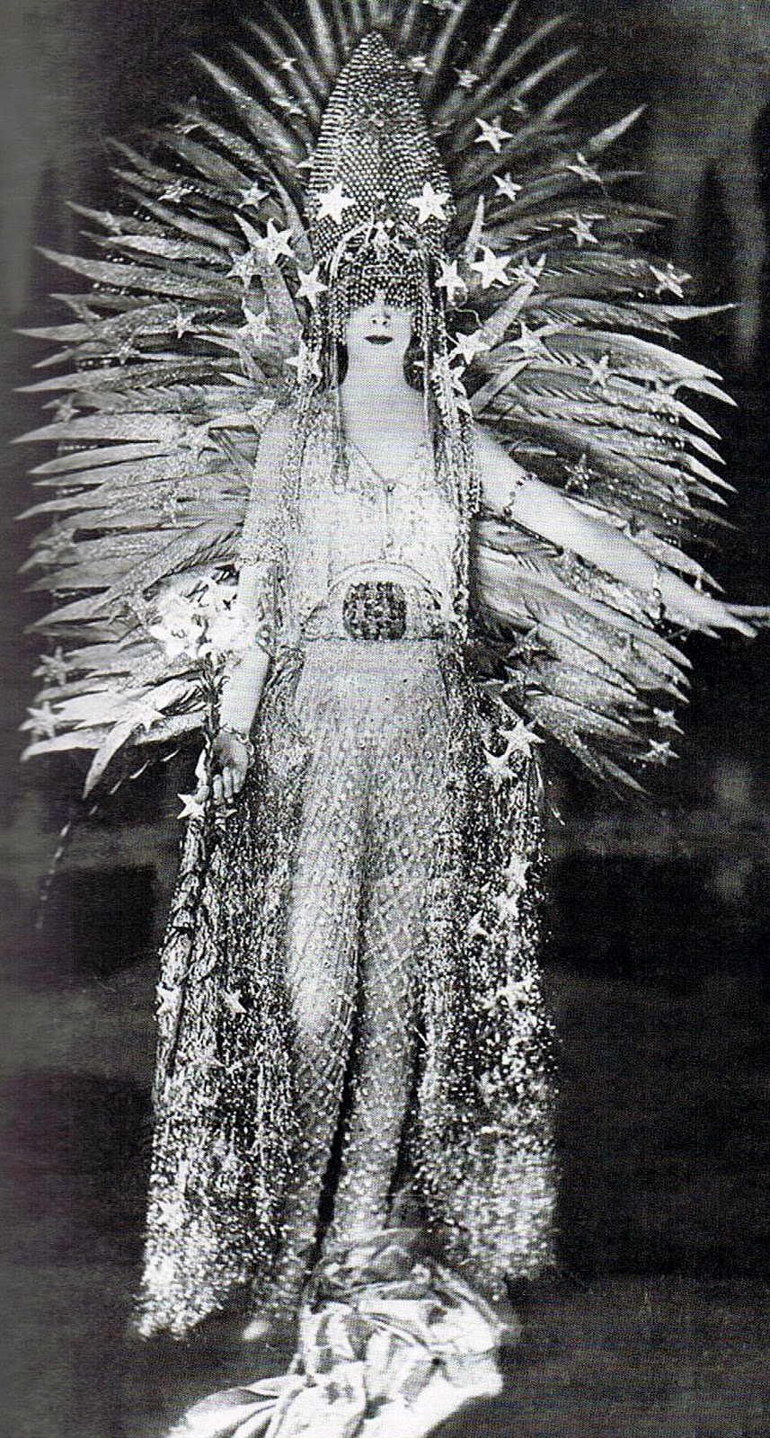 luisa-casati-1922.jpg