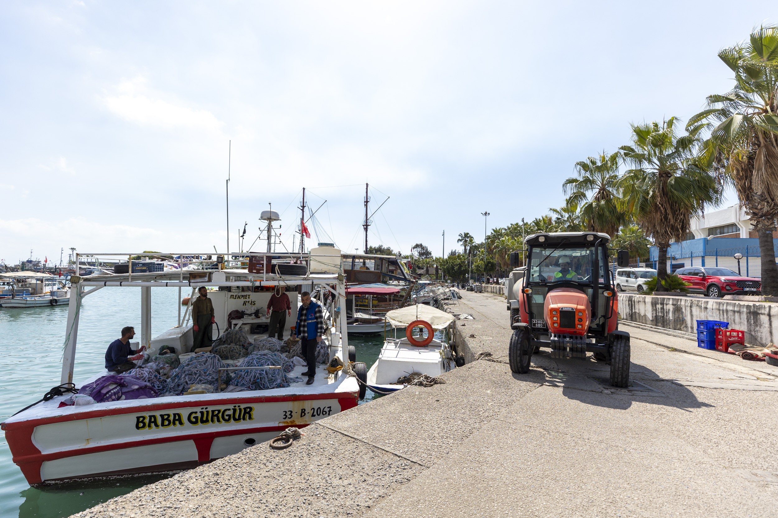 mersin-buyuksehir-deniz-kirliligi-ile-mucadeleye-tum-hiziyla-devam-ediyor-7.jpg