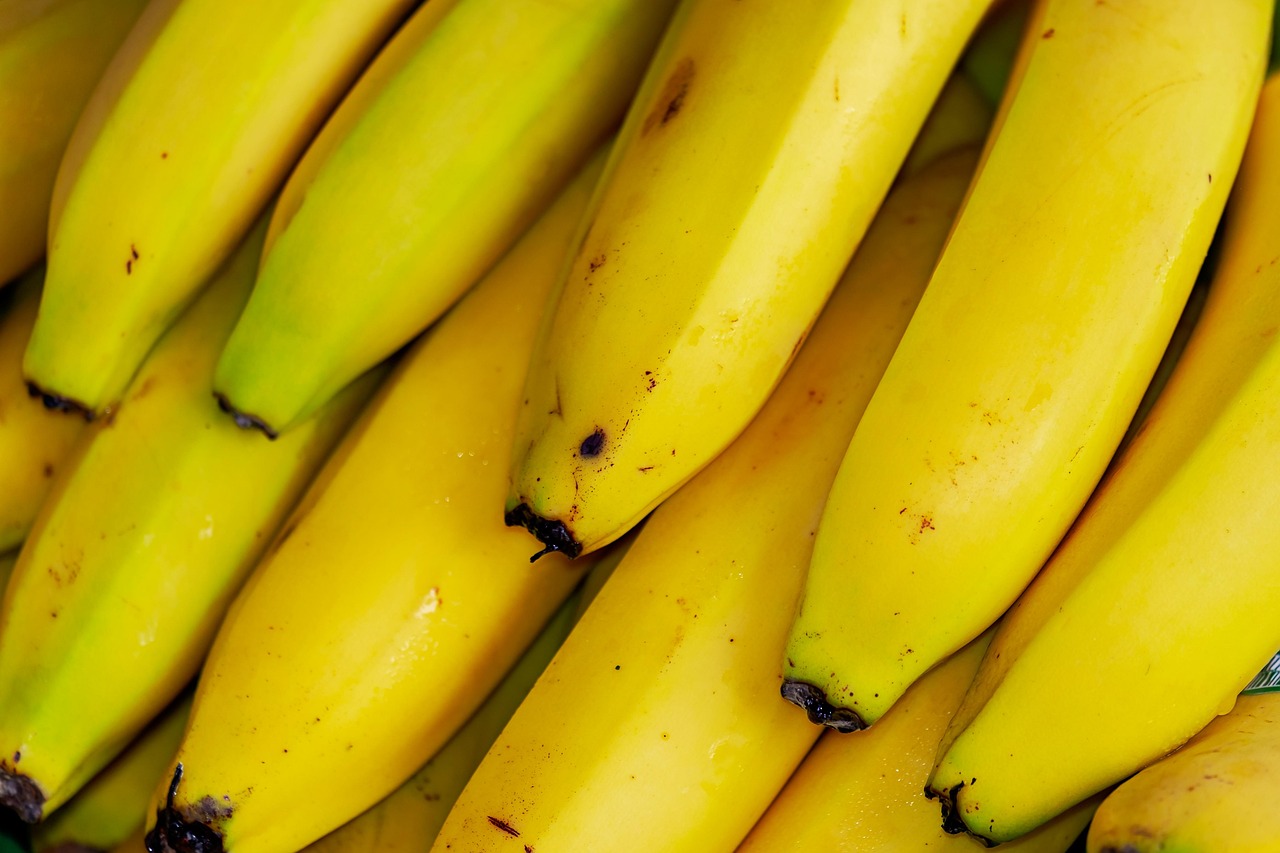 bananas-3474872-1280.jpg