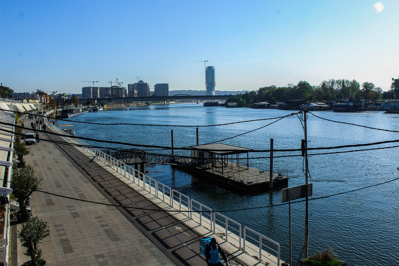 promenade-7189069-1280.jpg