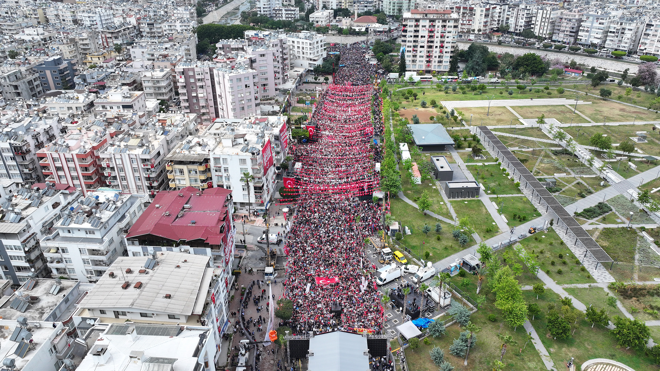chpden-mersinde-tarihi-miting-11.jpg