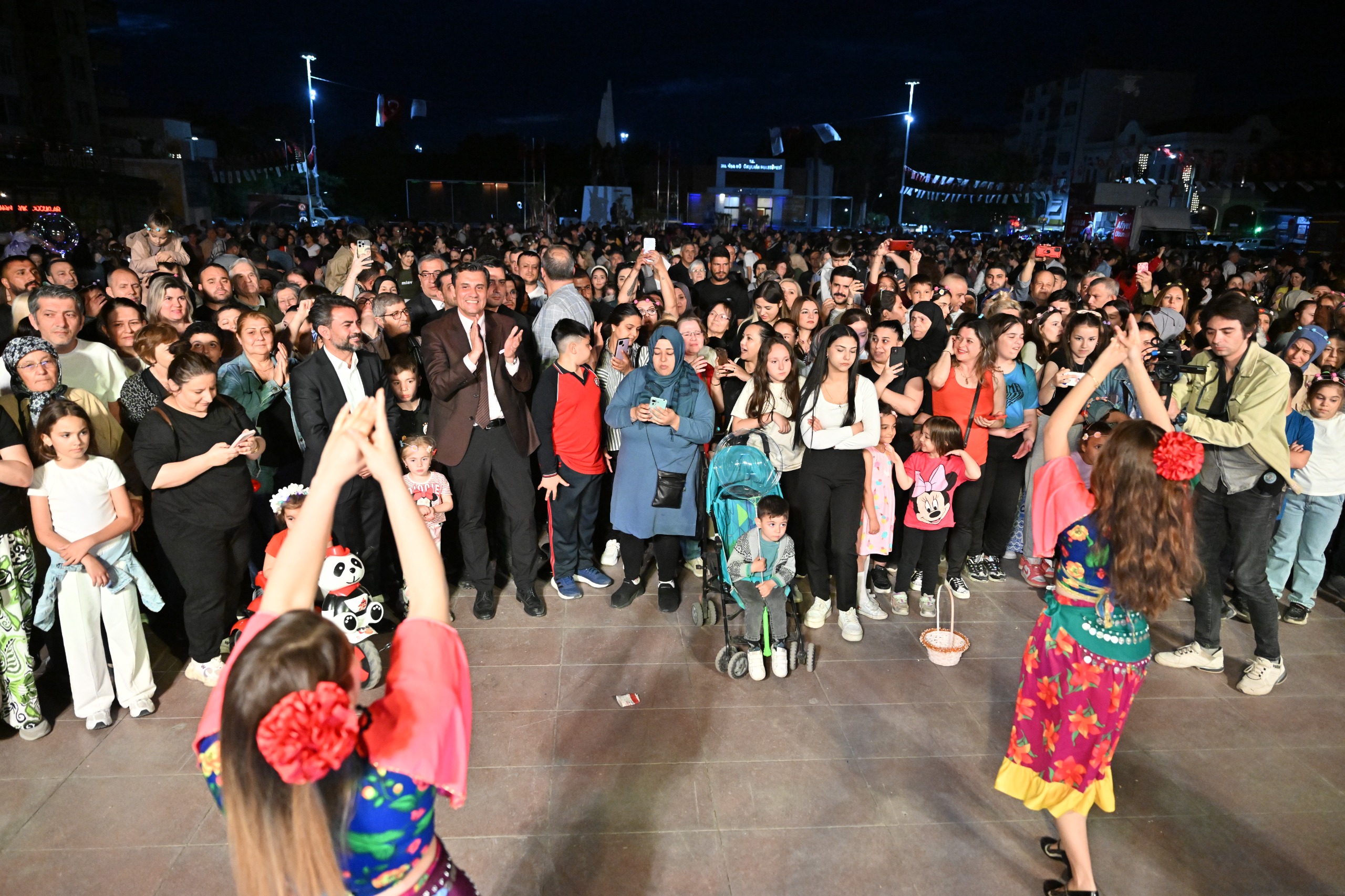 manisada-baharin-gelisi-hidirellez-senligi-ile-kutlandi-4.jpeg