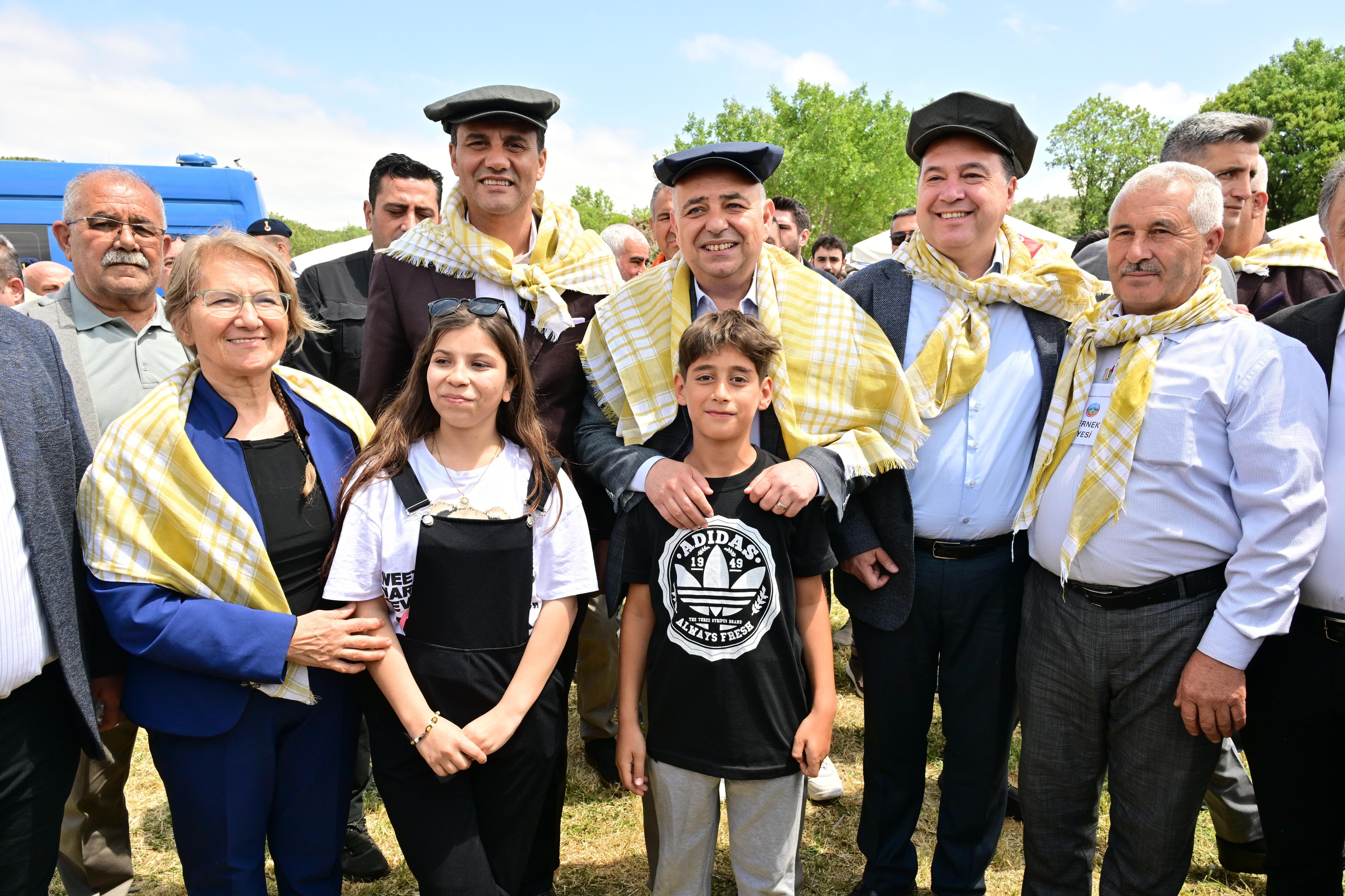 baskan-zeyrek-akhisarda-yorukler-ve-turkmenler-derneginin-senligine-katildi-3.jpeg