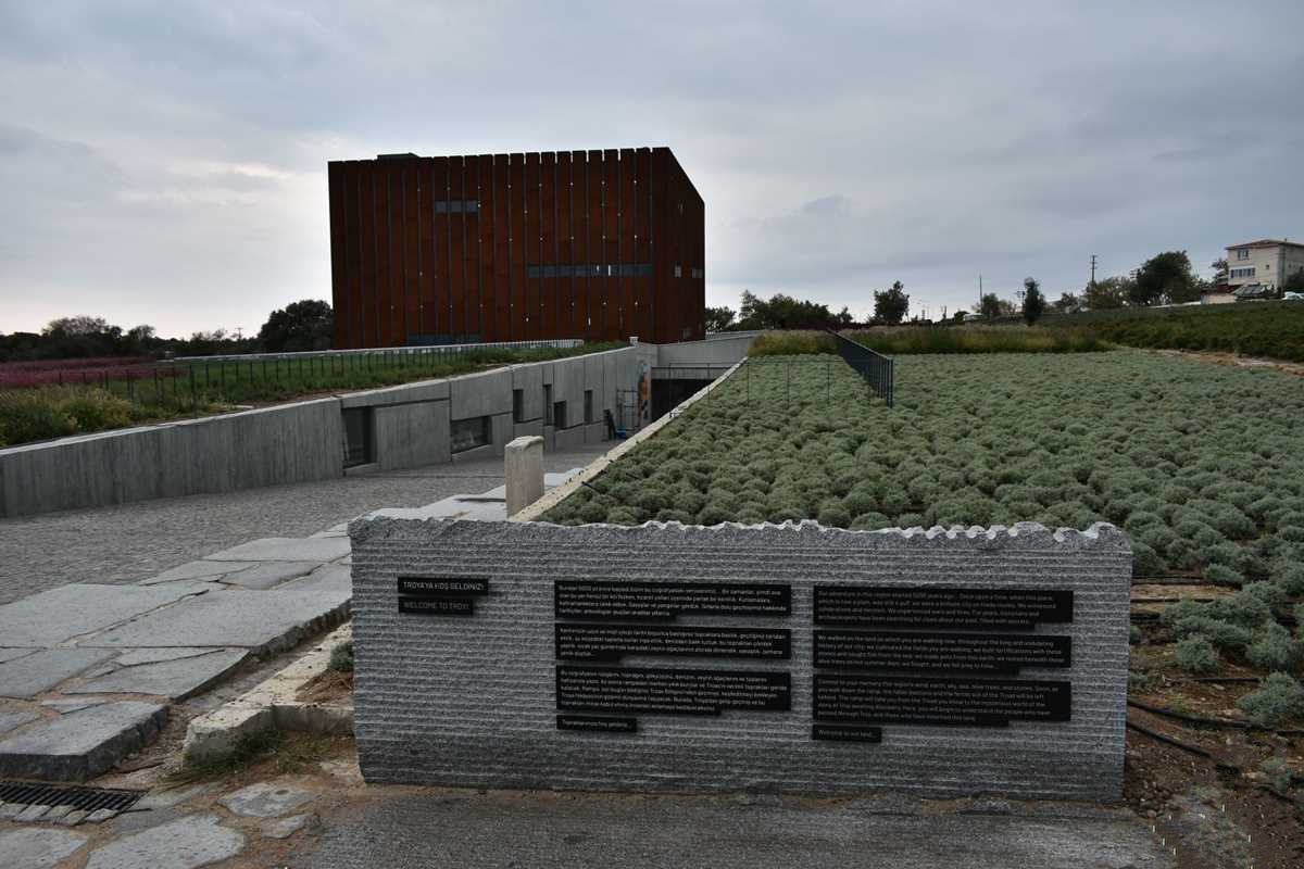 1747128215-anakkale-troya-m-zesi.jpg