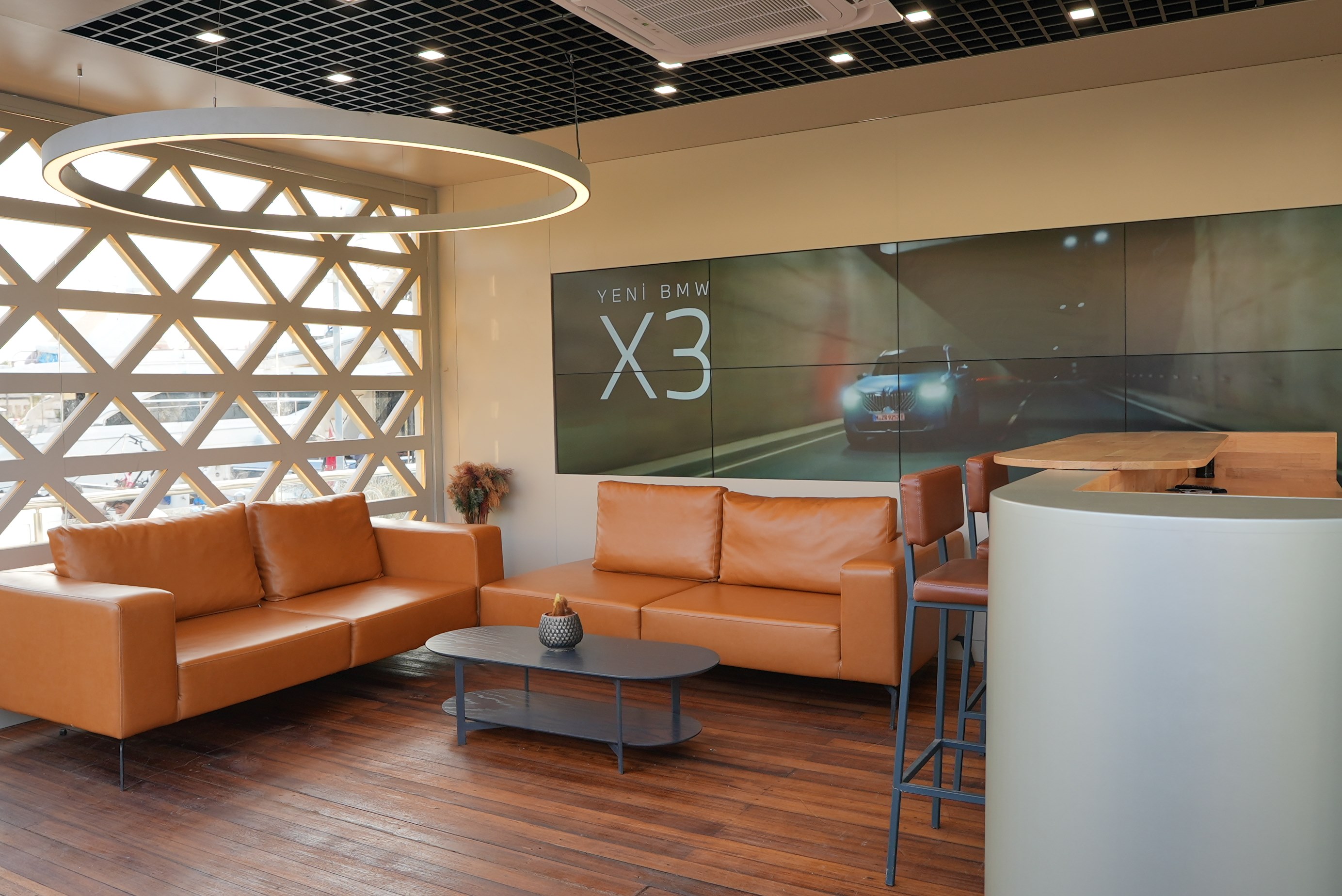 1748937432-bmw-pop-up-showroom.jpg