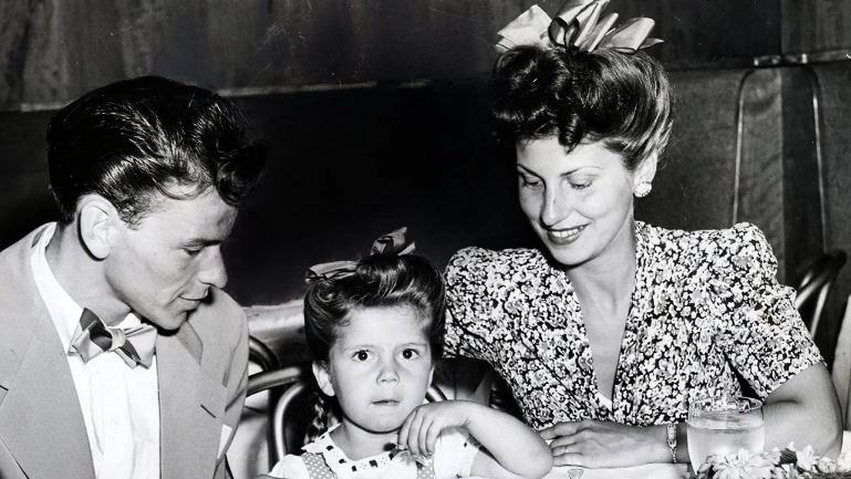 sinatra-aile.png