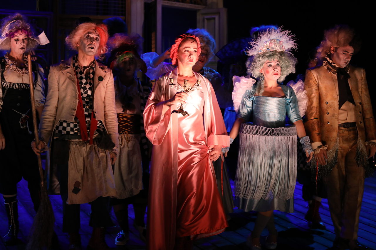 tartuffe-oyunundan-1-1.jpg