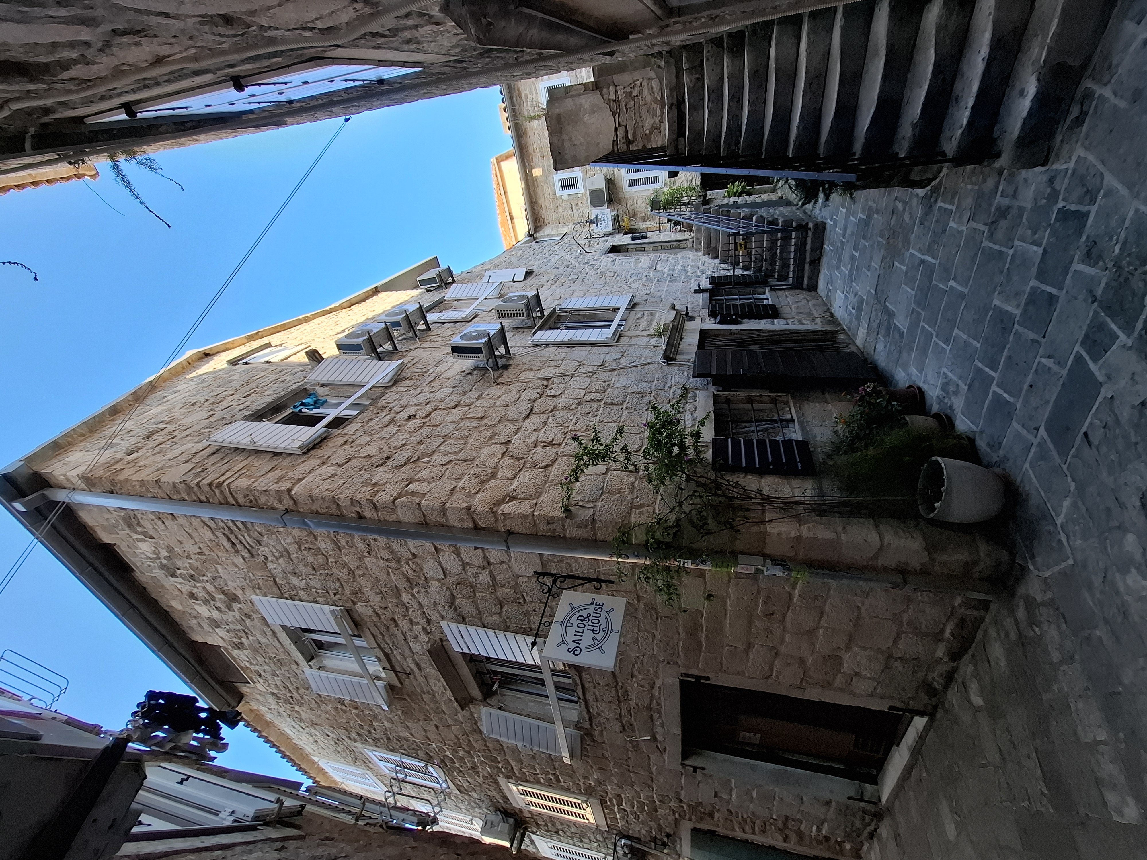 detay-budva-kale-ici-otelleri-1.jpg