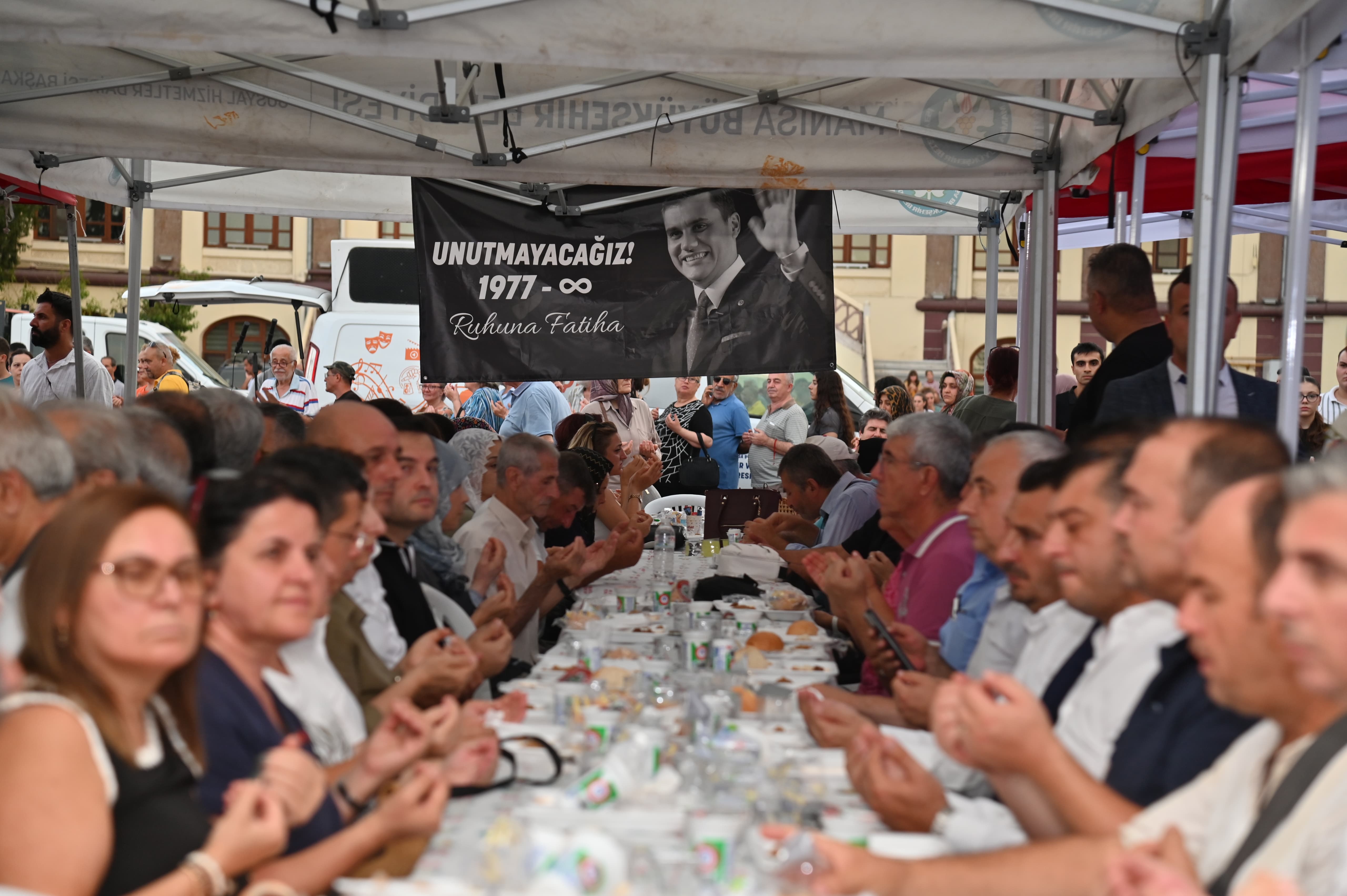 merhum-baskan-ferdi-zeyrek-vefatinin-52-gununde-dualarla-anildi-7.jpeg