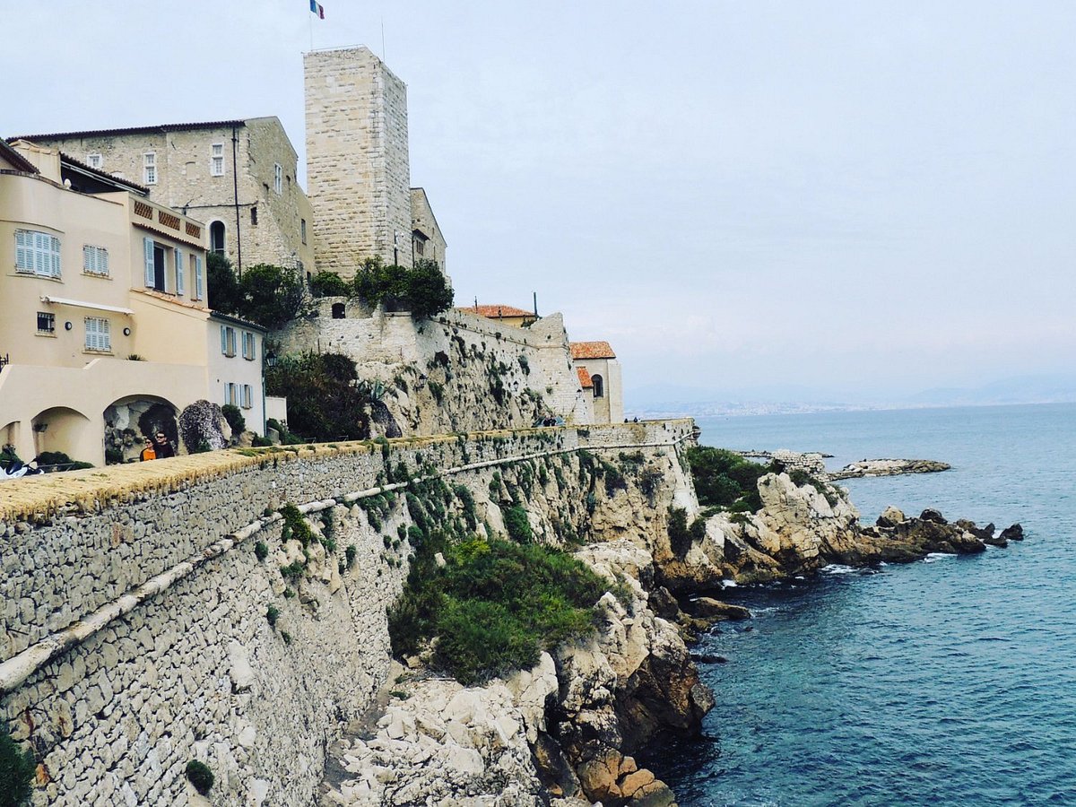 fransiz-rivierasinin-sanat-kenti-antibes.jpg