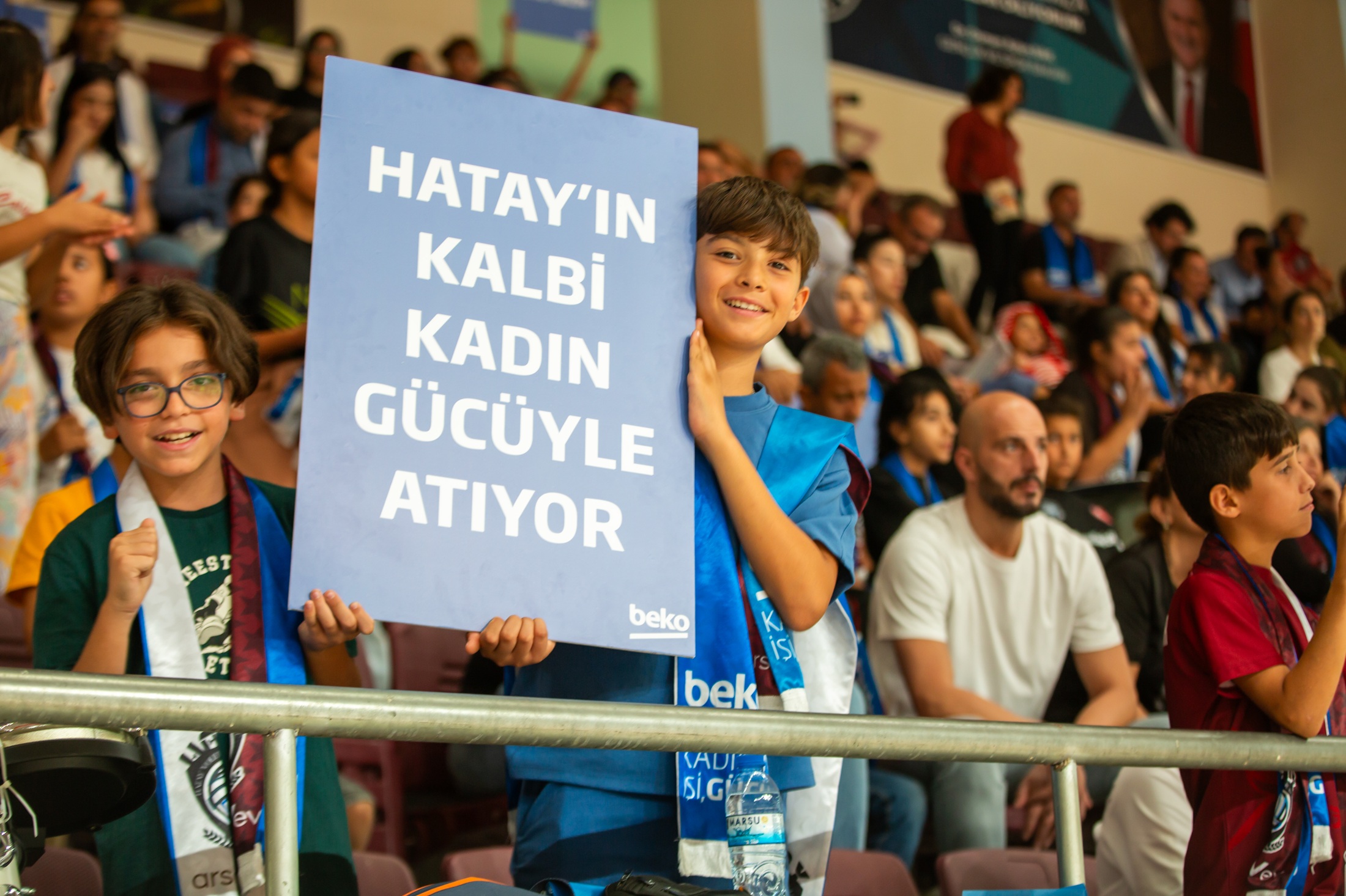 1760598208-beko-hatay-kadin-voleybol-takimi-sponsorlugu.jpg