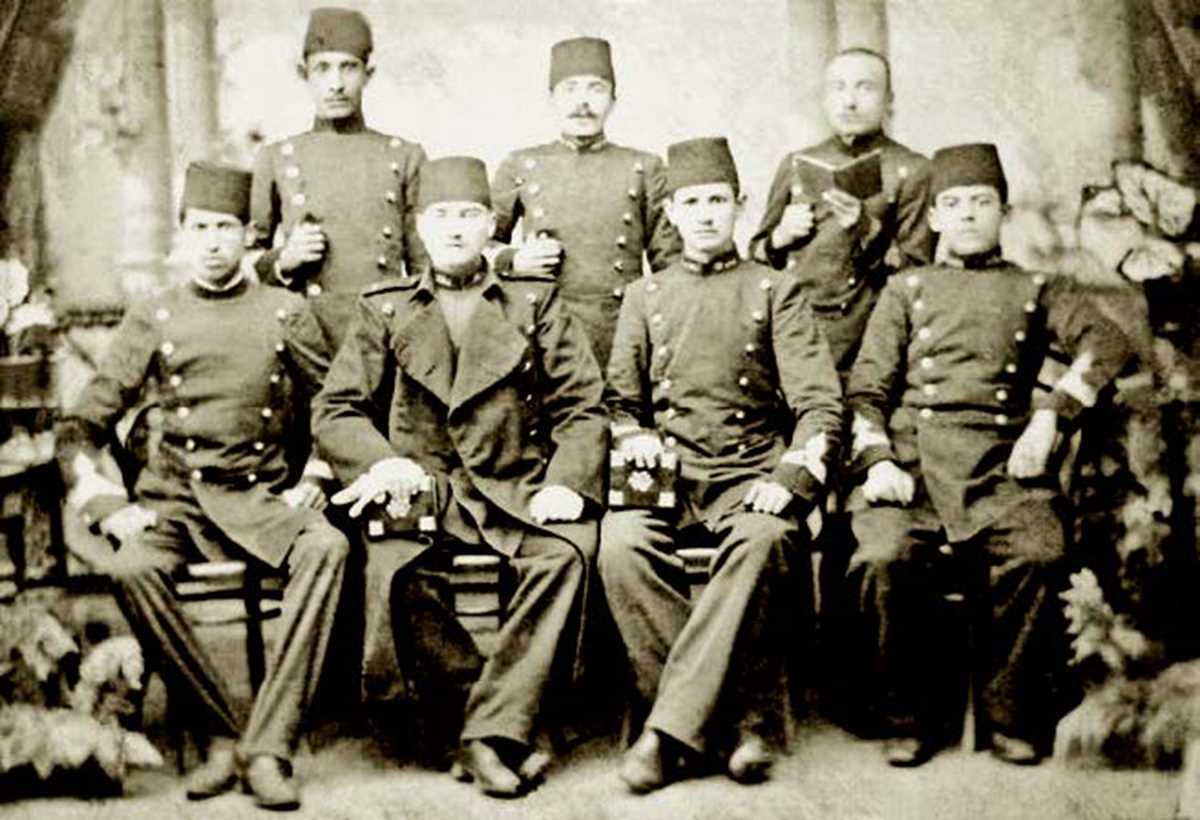 mustafa-kemal-mekteb-i-harbiyede-istanbul-1901.jpg