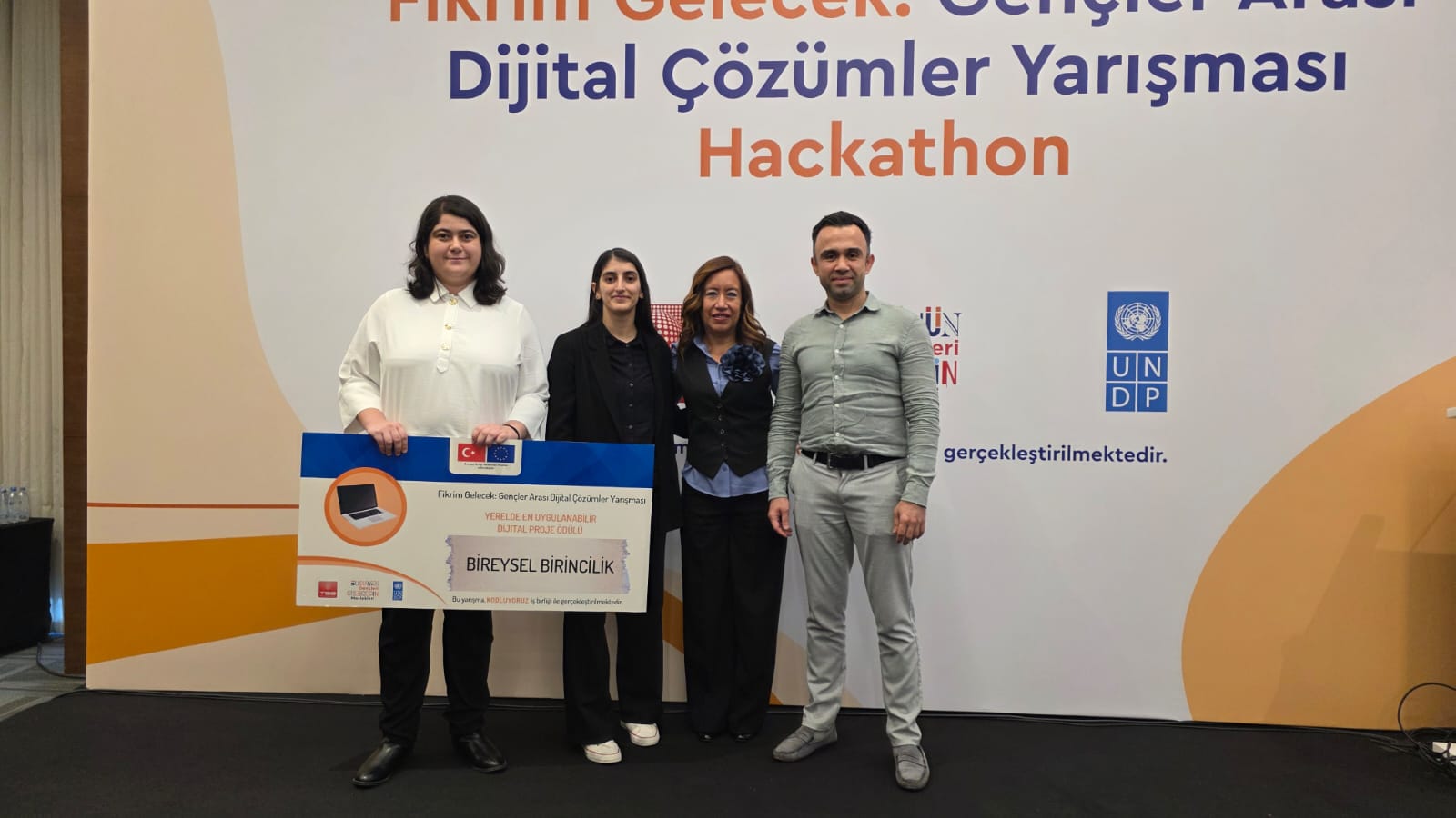 fikrim-gelecek-hackathonunda-manisaya-birincilik-geldi-1.jpg