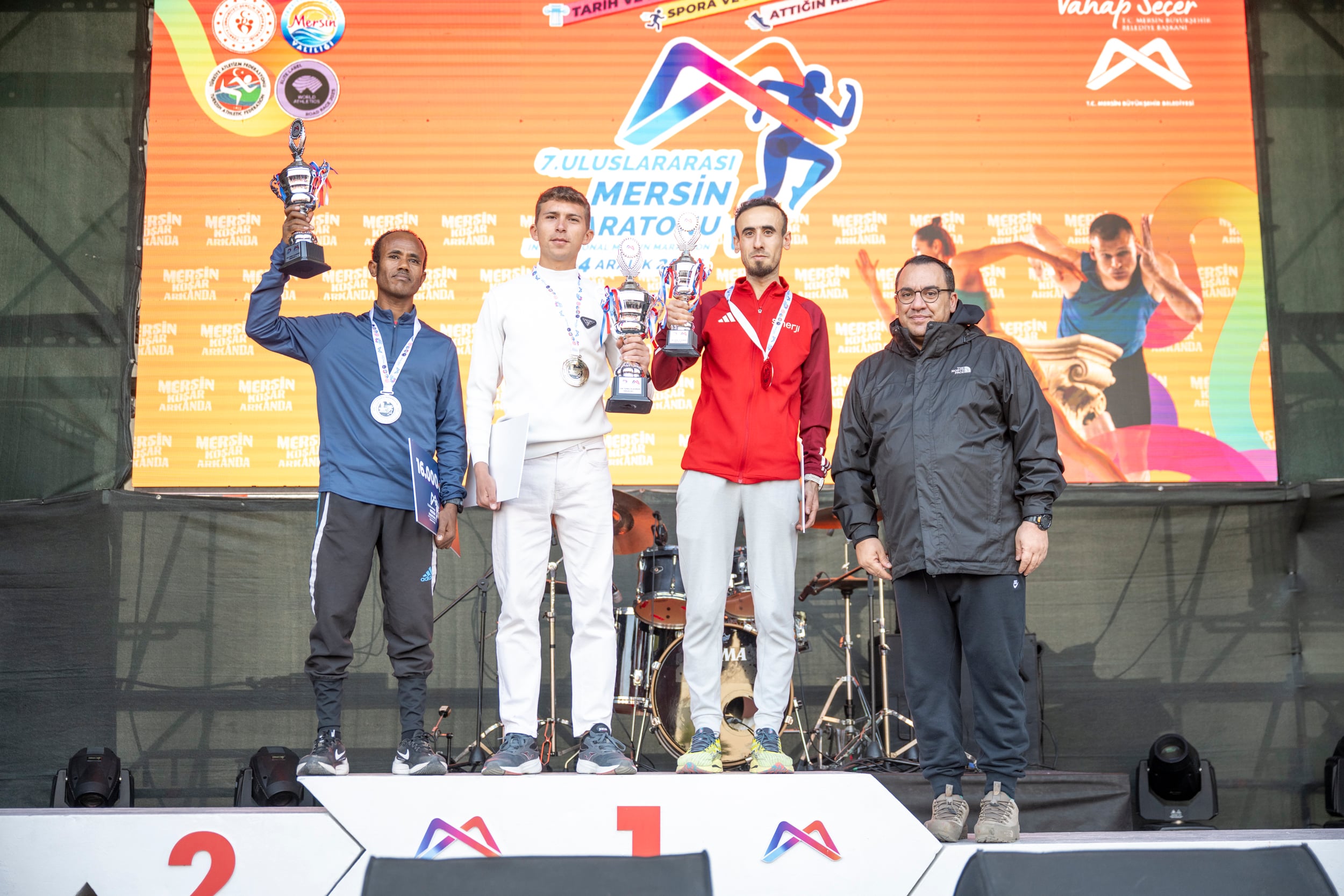 turkiye-topraklarinin-en-hizli-kosulan-maratonu-7-uluslararasi-mersin-maratonu-20.jpg