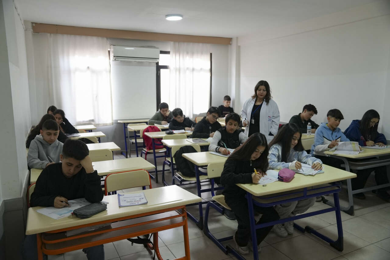 lise-ve-universite-yolculugunda-mersin-buyuksehir-ogrencilerin-yaninda-1