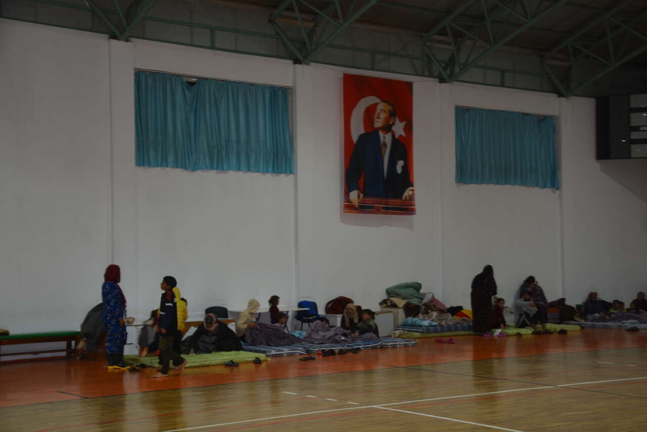 su-baskini-yuzunden-mahsur-kalan-tarim-iscileri-buyuksehir-tarafindan-tahliye-edildi-3