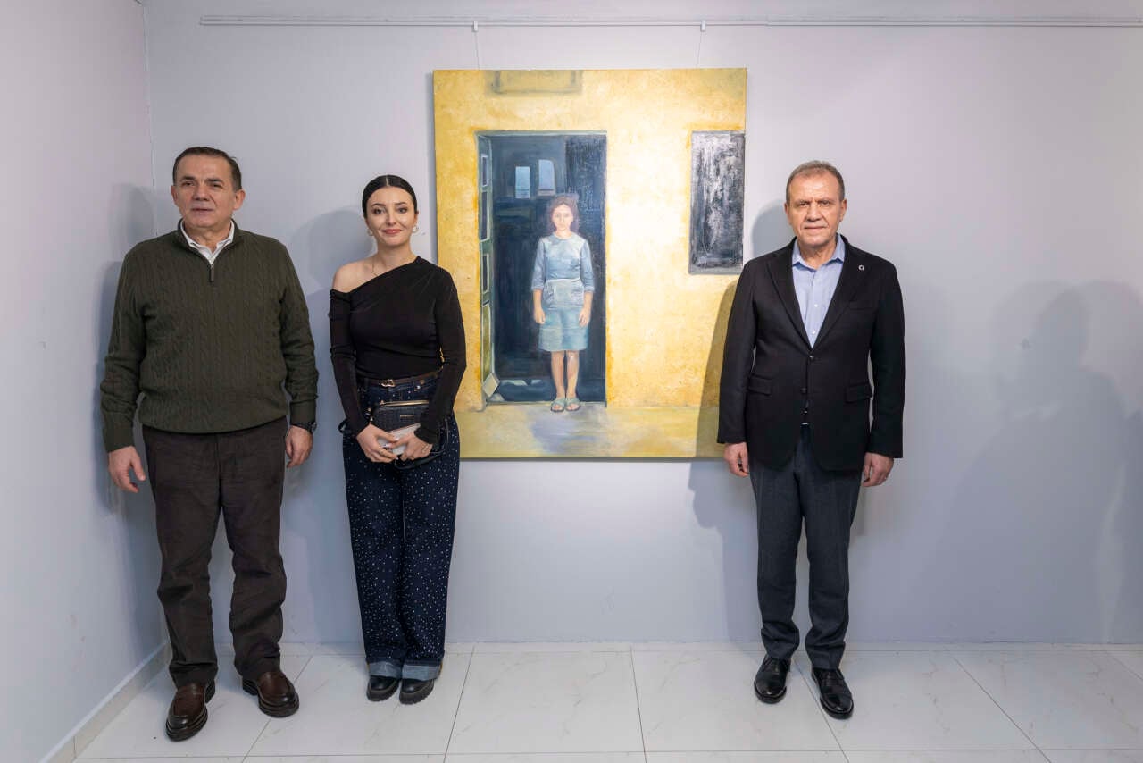 baskan-secer-turkiye-cumhuriyetinin-102-yili-resim-yarismasi-sergisinin-acilisina-katildi-3