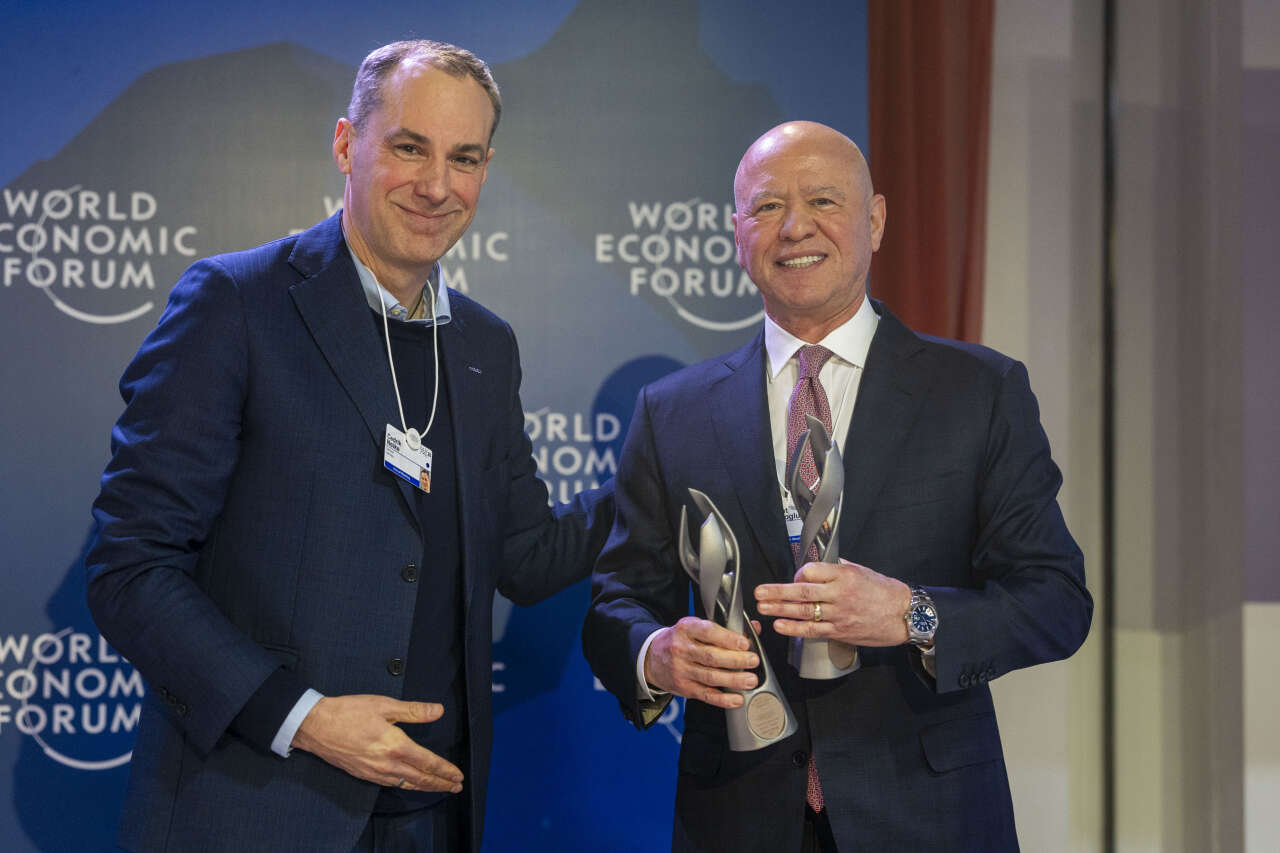 1769090947-cedrik-neike-siemens-yonetim-kurulu-uyesi-ve-dijital-endustriler-ceo-su-koc-holding-ceo-su-levent-cakiroglu