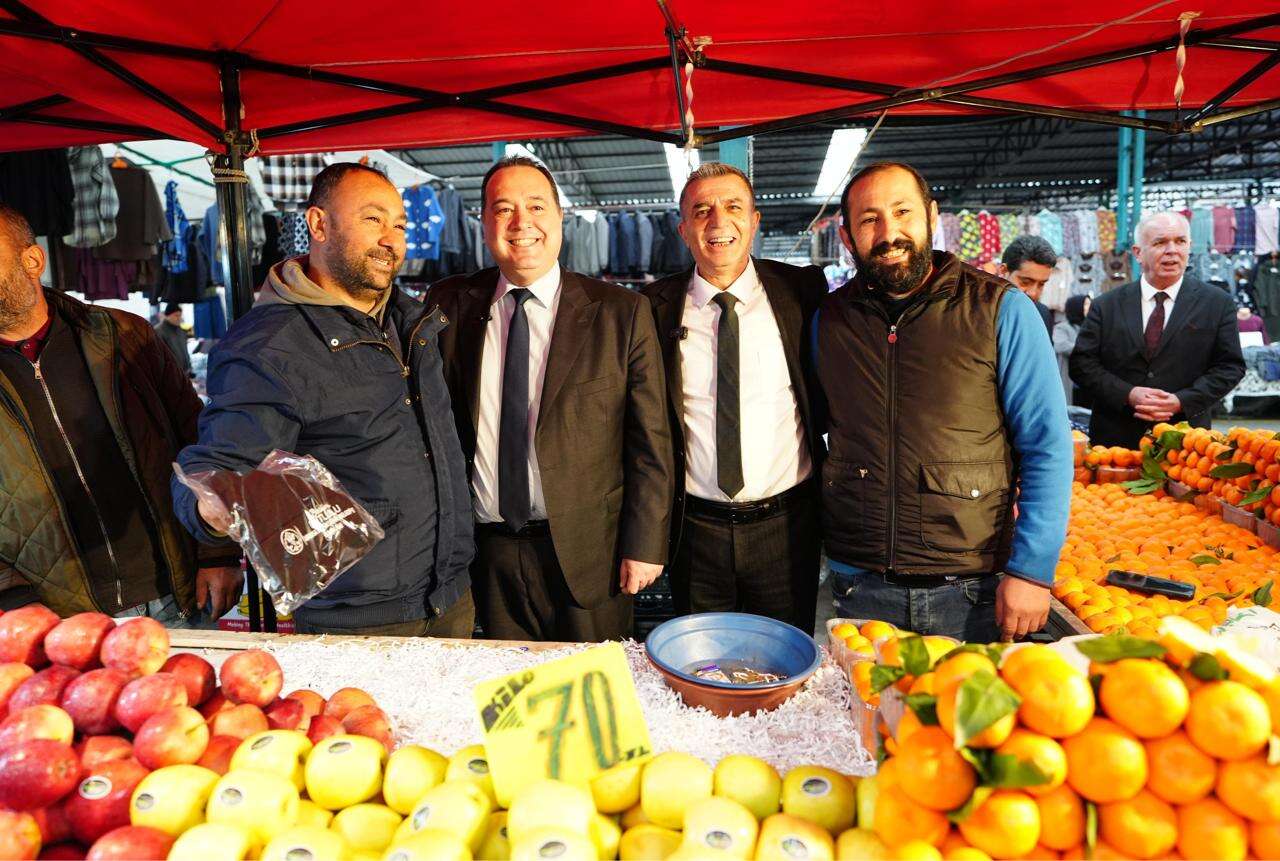 baskan-dutlulu-persembe-pazarinda-esnafla-bir-araya-geldi-12