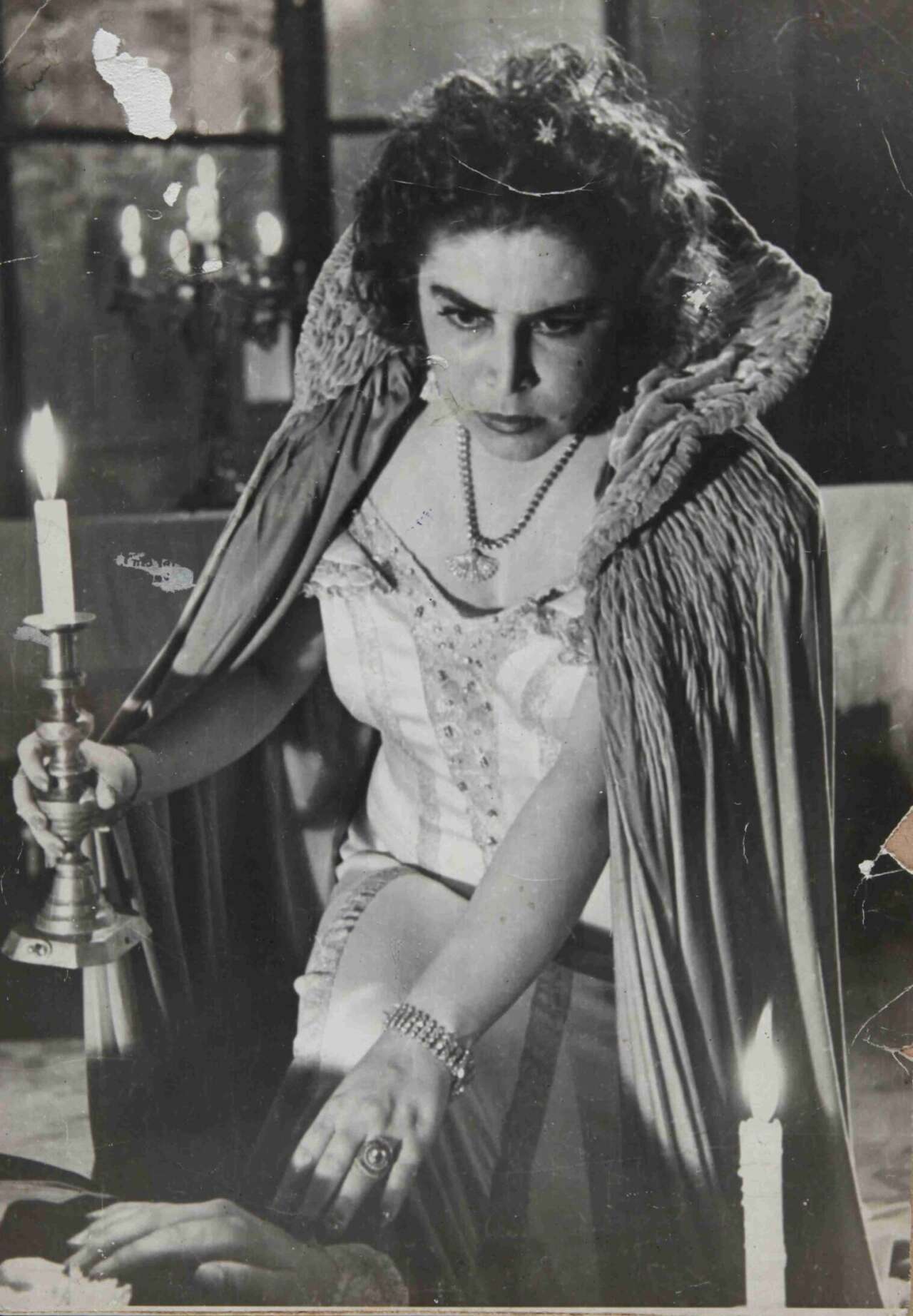 semiha-berksopy-genclik