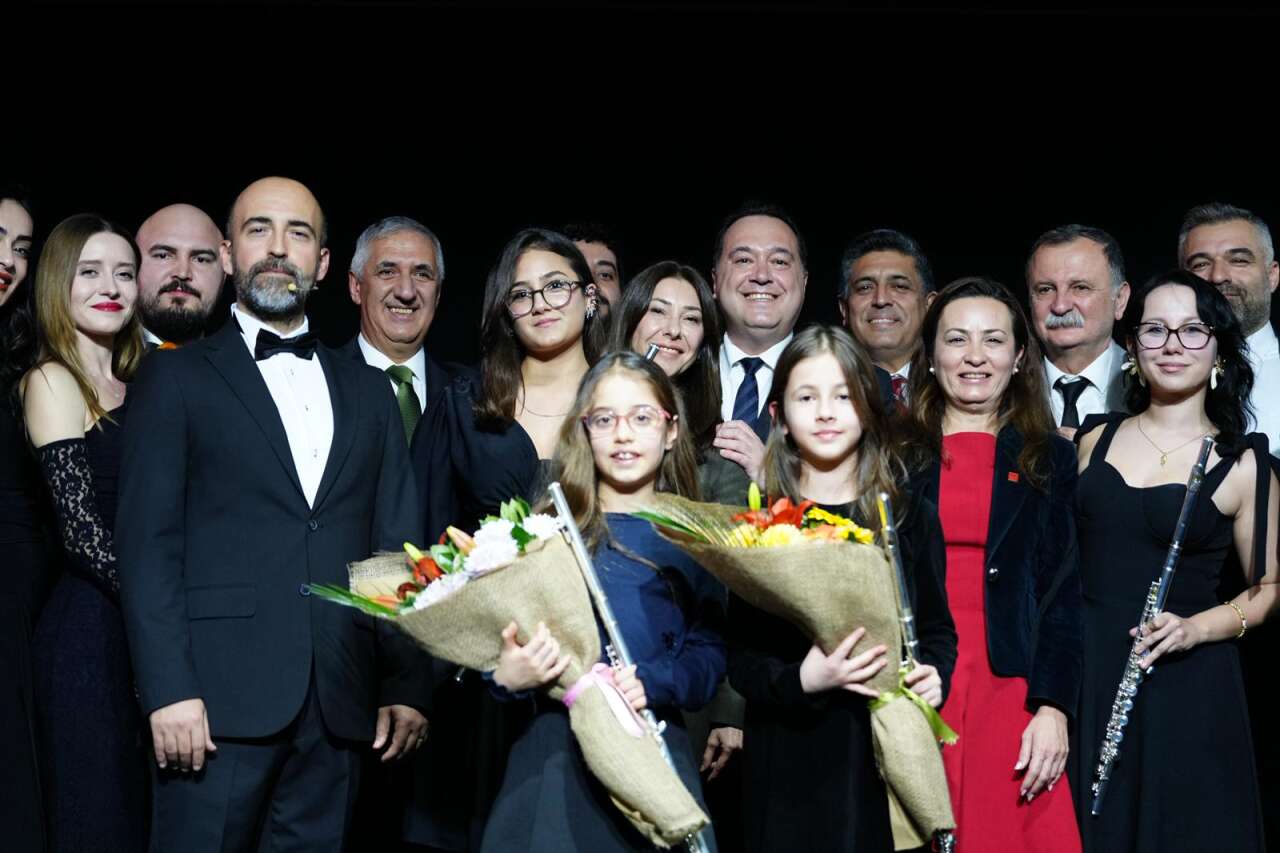 buyuksehirin-genclik-senfoni-orkestrasi-ilk-konserinde-devlesti-26