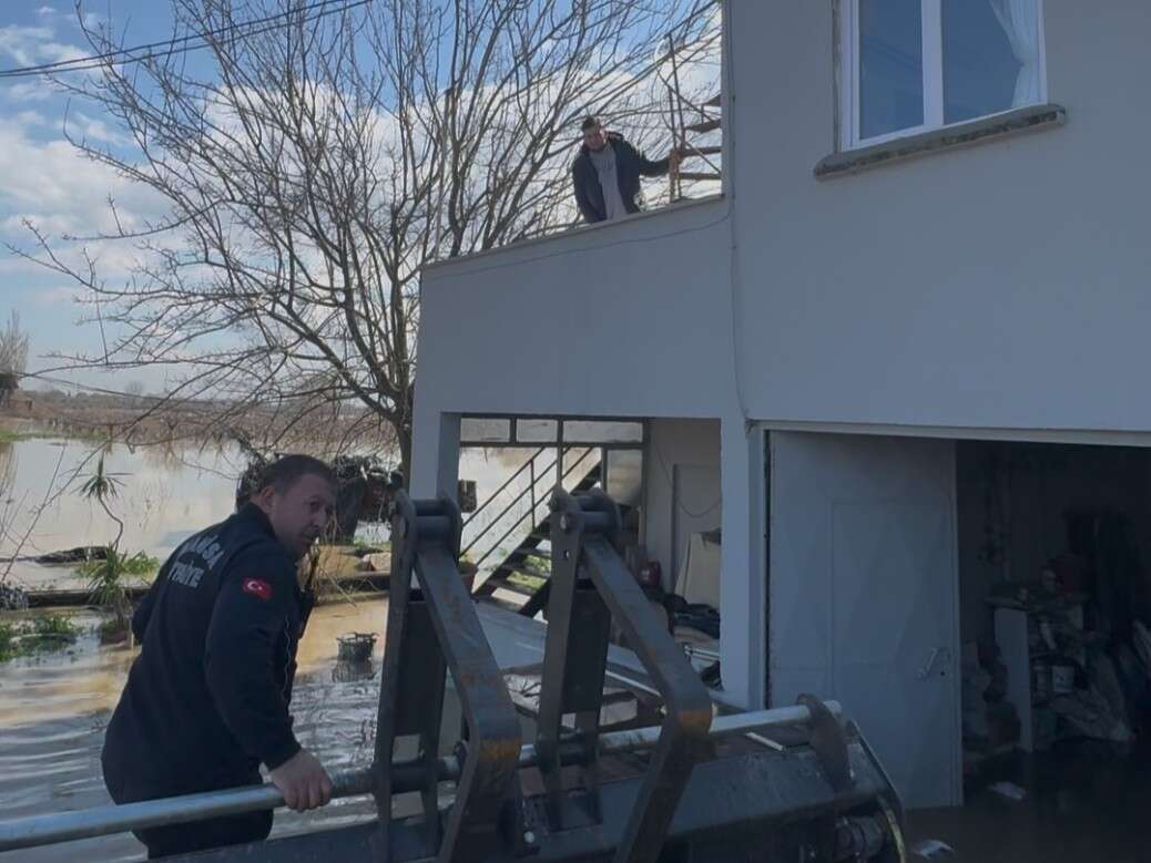 manisa-buyuksehir-seferber-44-vatandas-ve-127-hayvan-tahliye-edildi-1