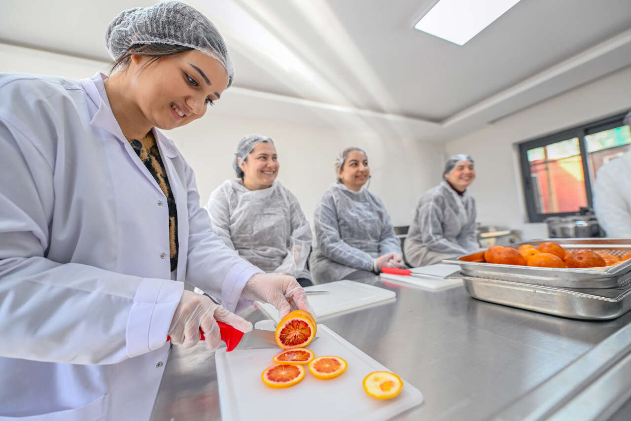 mersin-buyuksehir-cografi-isaretli-kan-portakalini-kadin-emegi-ile-gelecege-tasiyor-9