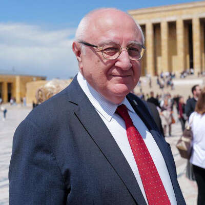 Emekli diplomat Ahmet Erozan