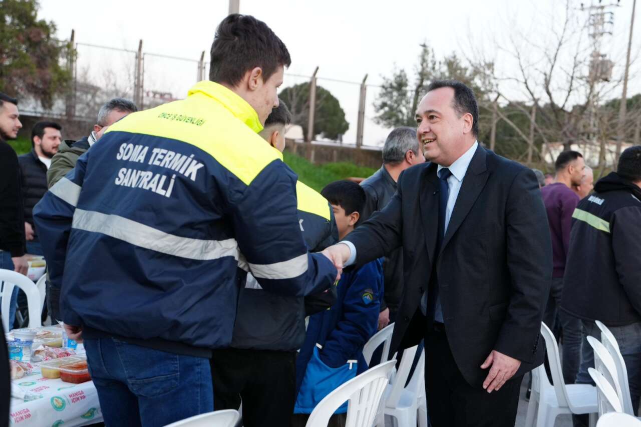 buyuksehirden-soma-termik-santrali-iscilerine-anlamli-iftar-19