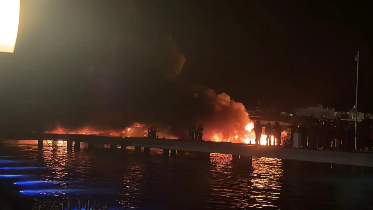 bodrumda-marinada-cikan-yanginda-5-moto-1222718-363559