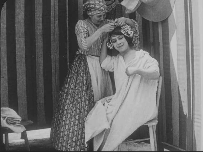 1774616016-signora-dal-eterno-sorriso-12-37-09-details-eye-d