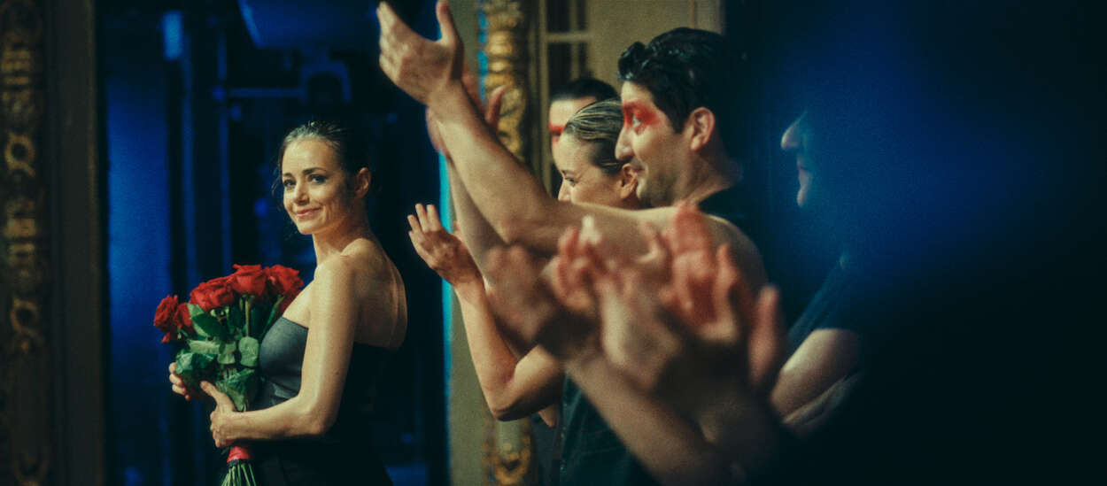 sari-zarflar-gelbe-briefe-12credits-ellaknorz-ifproductions-alamode-film