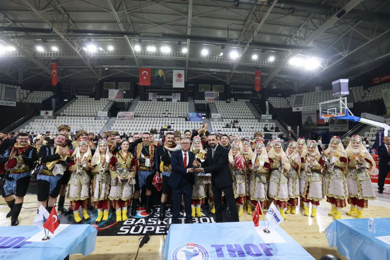 halk-oyunlari-yarismasina-manisa-buyuksehir-belediyespor-damga-vurdu-2